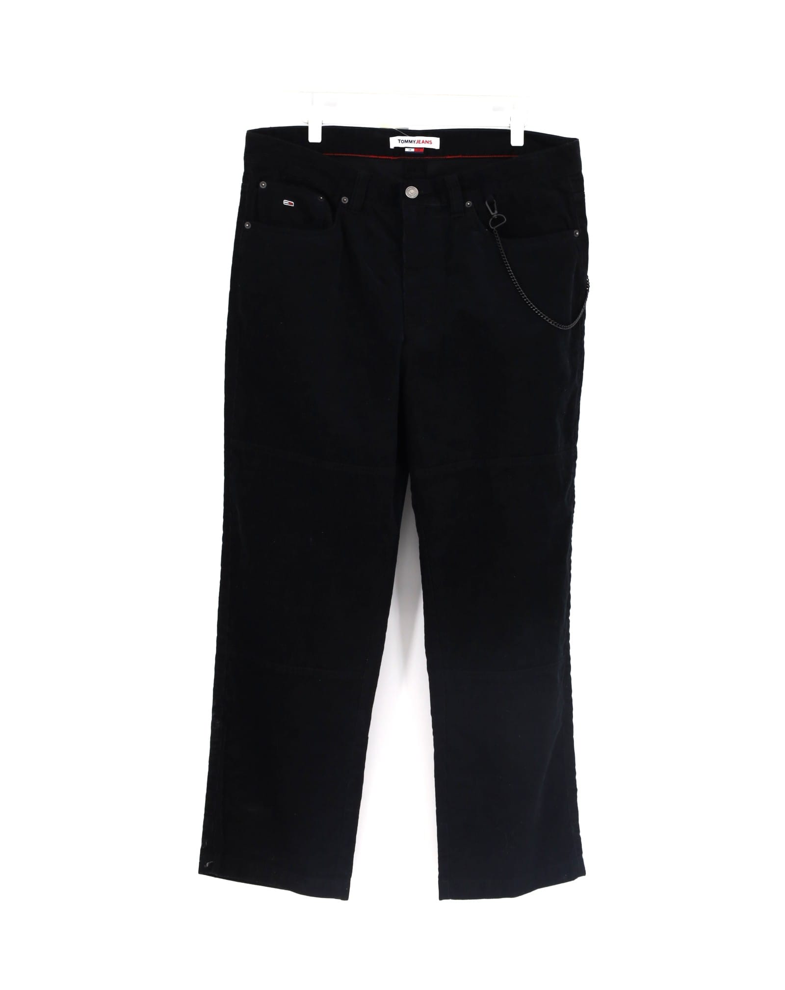 Sztruksy męskie Sztruksy męskie czarne Tommy Jeans z ozdobnym, metalowym łańcuszkiem przy kieszeni.