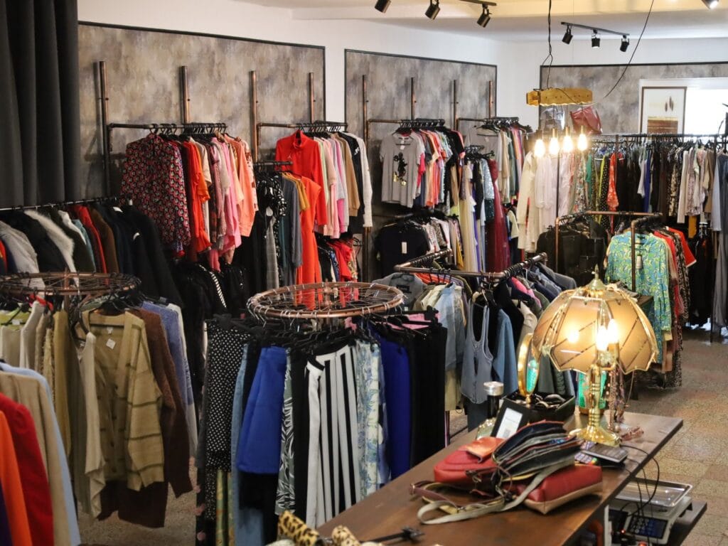 Dane kontaktowe | Attic-Shop odzież outletowa i używana.