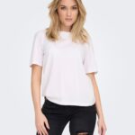 Biały damski t-shirt bawełniany klasyczny na modelce z przodu