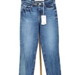 Jeansy damskie GUESS 1981 Capri Button model W2GA78 D4KH8 z wysokim stanem na wieszaku przód