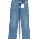 Błękitne damskie jeansy straight leg PIECES z wysokim stanem na wieszaku z przodu