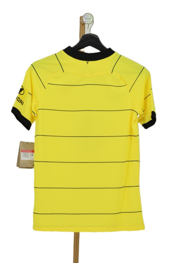 Tył żółtej dziecięcej koszulki piłkarskiej Nike Chelsea FC w czarne poziome paski.