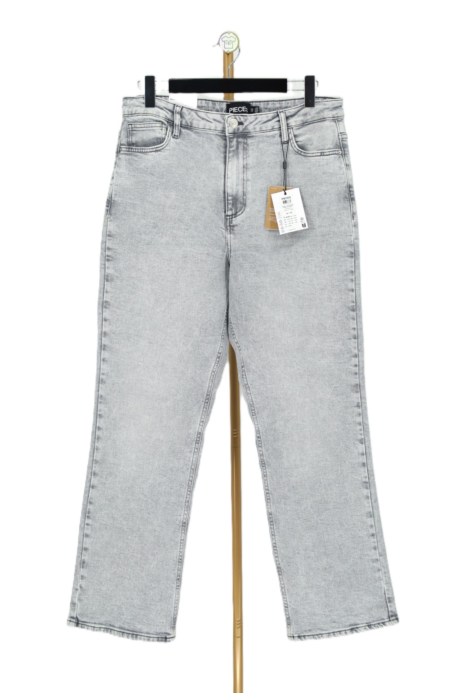 Szare jeansy damskie przód Szare jeansy damskie straight leg PIECES z wysokim stanem na wieszaku z przodu