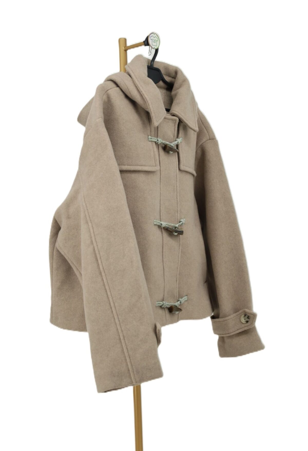 Bok krótkiego wełnianego płaszcza duffle coat Promod z kapturem camel.