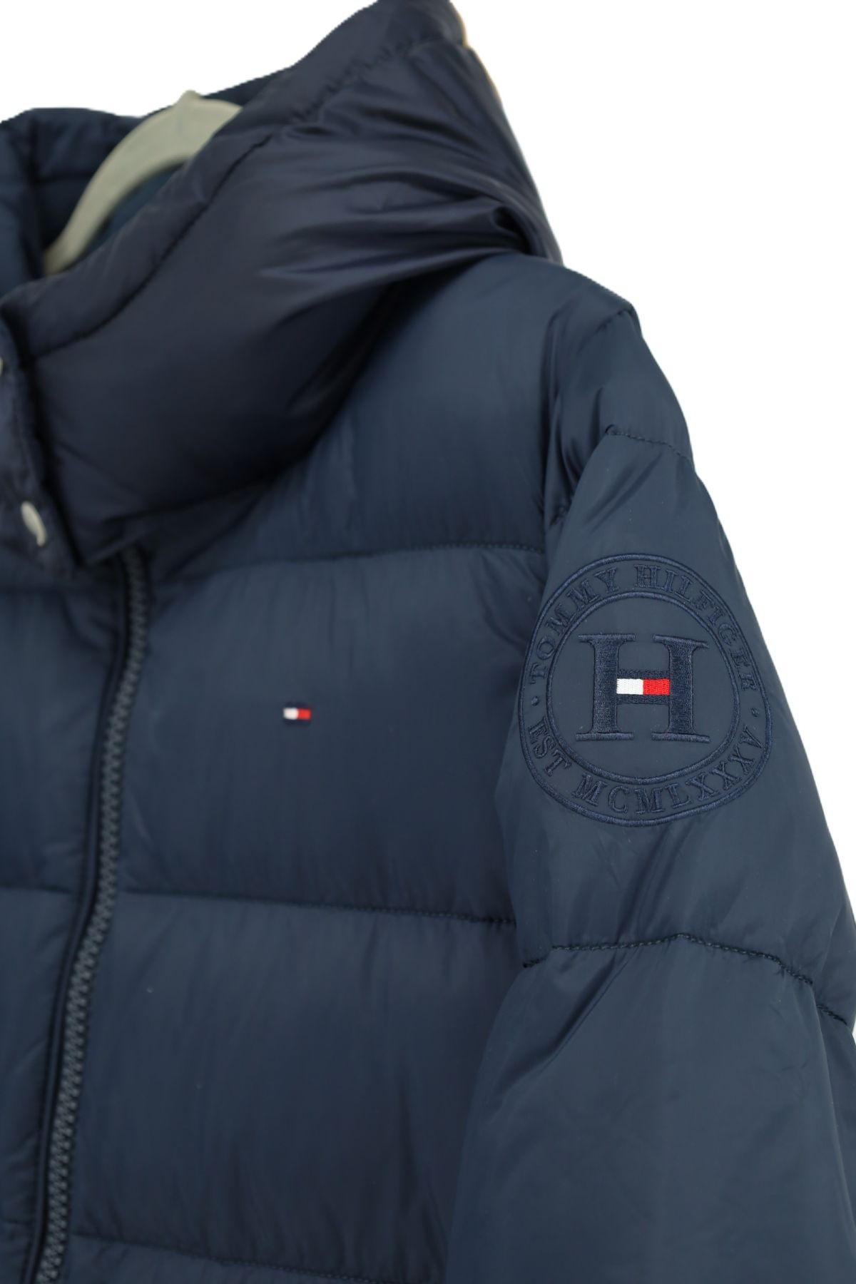 kurtka zimowa Tommy Hilfinger logo na ramieniu