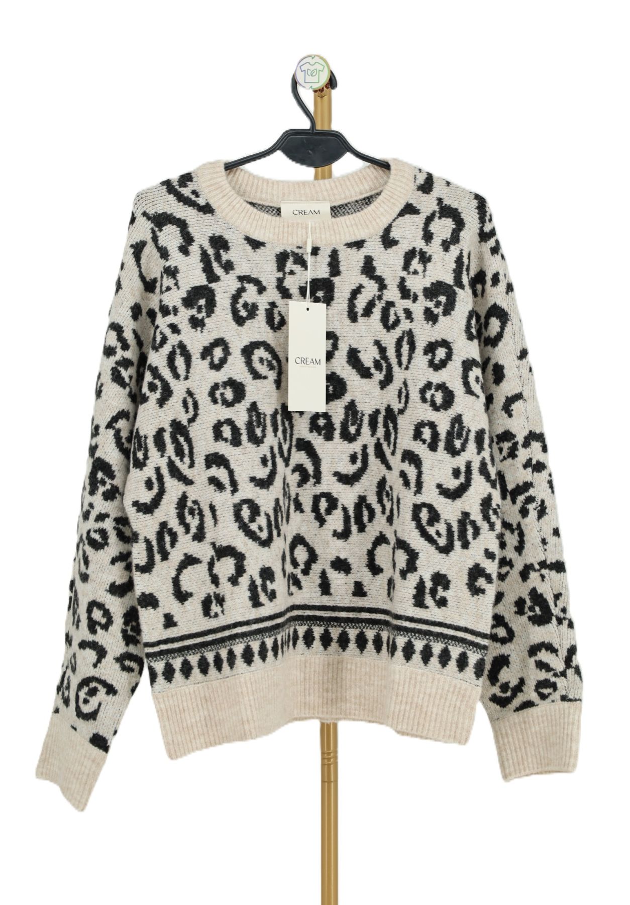 Sweter w panterkę beżowy Sweter w panterkę kremowo-czarny przód metka